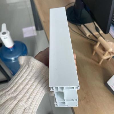 Perfiles blancos para ventanas y puertas.