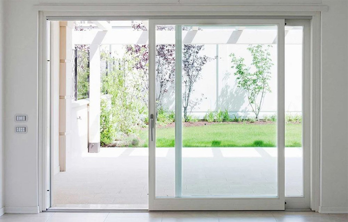 باب منزلق يو بي في سي