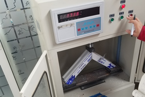 Perfil de ventana de uPVC blanco proyectivo abatible de 60 mm Perfil de ventana de uPVC blanco proyectivo abatible de 60 mm