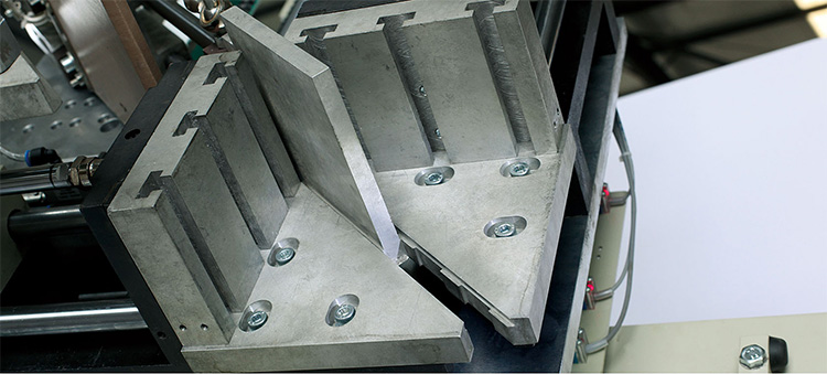 Soldadora CNC de cuatro cabezales para ventanas de PVC CNC Four Heads Point Welder for PVC Windows