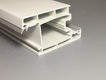 الملامح البلاستيكية