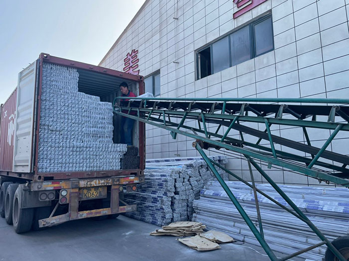 Perfiles correderos de pvc para ventanas y puertas. Sliding pvc profiles for windows and doors