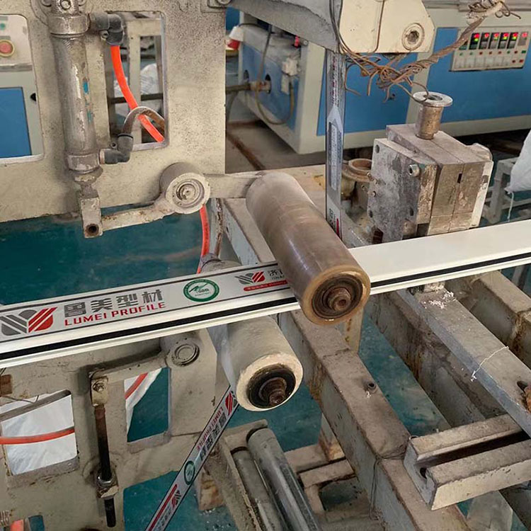 Perfil de ventana de uPVC blanco proyectivo abatible de 60 mm Perfil de ventana de uPVC blanco proyectivo abatible de 60 mm